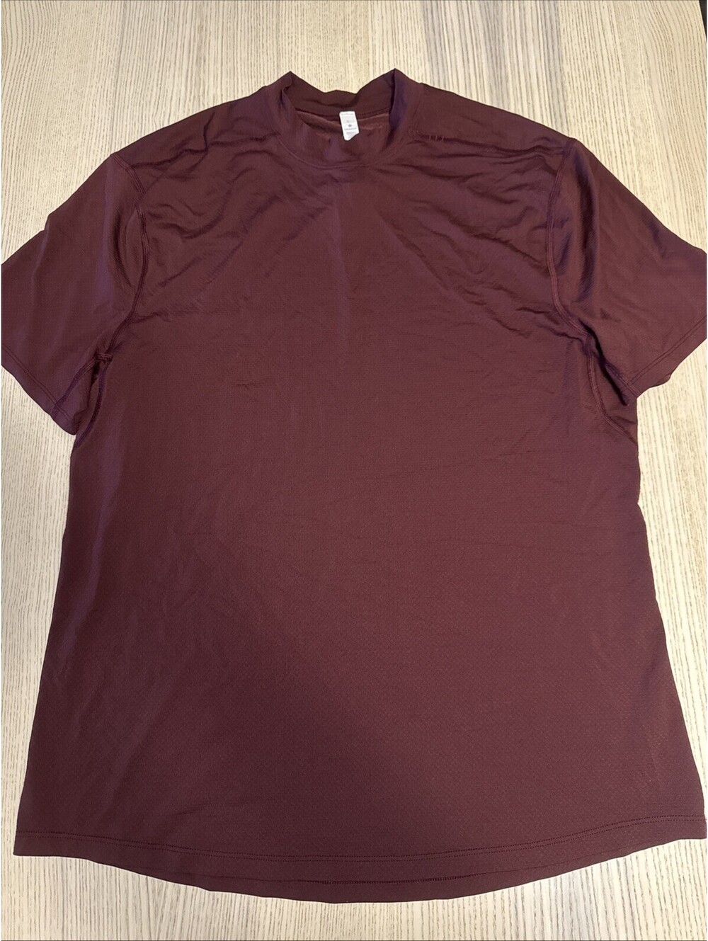 Lululemon License to Move Men's Large Garnet Burgundy Mock Neck Shirt Tee